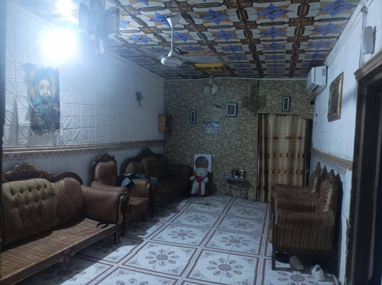 🌹 السلام عليكم ورحمة الله 🌹

♒ تتوفر لدى مكتب دلالية الرياحين للعقار ♒

🏠 #دار__للبيع 🏠

🌐 #الموقع : موقع مميز
📍 الحمزة الغربي ⬅️ علي قمارة ⬅️ قرب موكب أنيس النفوس. 

🟥 #الدلالية____بذمة__الطرفين

━━━━━━━━━━━

🟩 التفاصيل 🔻🔻

🔹 نوع العقار : #طابو_زراعي
⚛️ تحويل مباشر بعد الشراء

🔹 المساحة : 270 متر
🔹 عرض الشارع : 7 متر

✨ البيت نظيف ومرتب
✨ يُباع مع الأثاث أو بدون الأثاث

🛋️ الأثاث يشمل:
✔️ عدد 2 سبالت
✔️ انترنت
✔️ منظومة كاميرات

🏗️ البناء :
طابوق وبلوك والسقف اعگادة

💡 جميع الخدمات متوفرة

━━━━━━━━━━━

🏡 البيت يتكون من طابق واحد ويحتوي على:

🛏️ غرفة نوم عدد (1)
🛋️ استقبال
🪑 صالة
🍽️ مطبخ
🚾 صحيات خارجية
🌤️ طارمة

━━━━━━━━━━━

💰 السعر : 65 مليون وبي مجال

🟥 #لانسمح_بنسخ_المنشور

━━━━━━━━━━━

📍 للاستفسار أكثر يرجى زيارة:
مكتب دلالية الرياحين للعقار

📌 الكائن :
الحمزة الغربي ⬅️ جهة دائرة النفوس (الجنسية) القديمة
قرب مدارس قصر العلوم الأهلية للبنات

☎️ أرقام الاتصال (واتساب):

📞 ***********
📞 ***********
📞 ***********

🌌 للإعلان والترويج عن عقاراتكم يرجى مراسلة الصفحة أو التواصل واتساب مع خدمة الزبائن
