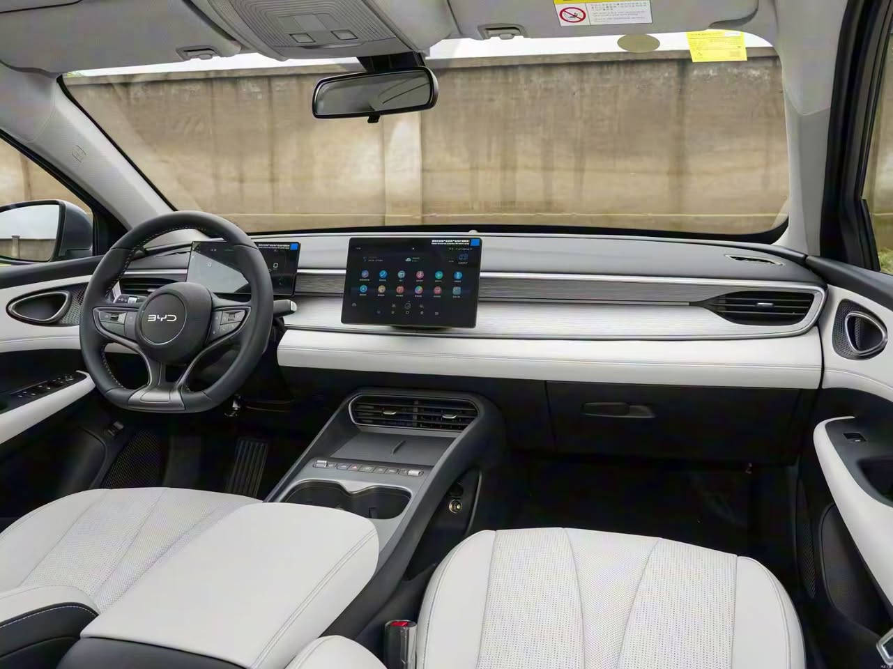 Byd Seal 05 2026 🔥🔥
🔥🔥 Byd Seal 05 – موديل 2026 🔥🔥
هايبرد ذكي | سيارة أونلاين | توفير أسطوري

⚡ تمشي 128 كم كهرباء صافي بالشحنة الواحدة
⛽ أكثر من 2200 كم مع البنزين بالتفويلة
🔌 منفذين شحن AC & DC
🔋 شاحنة وكاله 32 أمبير مرفقة تشحن السياره ب40 دقيقه
📱 تطبيق BYD مفعّل – السيارة أونلاين وتتحكم بيها من الموبايل
الگير تعليگ 🔥
📌 Seal 05 موديل 2025 بشكل 2026

⸻

⚙️ المحركات ونظام الحركة
 • محرك بنزين 1.5L اقتصادي
 • محرك كهربائي عالي الكفاءة
 • نظام Plug-in Hybrid (DM-i)
 • ناقل حركة أوتوماتيك e-CVT
 • دفع أمامي
 • سلاسة عالية داخل المدينة وعلى السفر

⸻

🔋 الأداء والاستهلاك
 • استهلاك وقود منخفض جدًا
 • انتقال ناعم بين الكهرباء والبنزين
 • قيادة هادئة ومريحة
 • أداء ثابت بالطريق السريع

⸻

🔌 نظام الشحن
 • شحن منزلي AC
 • شحن سريع DC
 • مناسب للاستخدام اليومي والسفر
 • يدعم الشحن الليلي بسهولة

⸻

📱 التكنولوجيا والذكاء
 • السيارة متصلة بالإنترنت
 • تحكم كامل من الهاتف:
 • تشغيل / إطفاء
 • قفل وفتح
 • متابعة الشحن
 • تحديد الموقع
 • فحص حالة السيارة

⸻

🖥️ الداخلية والراحة
 • شاشة وسطية كبيرة
 • شاشة عدادات رقمية
 • نظام ترفيه متطور
 • مكيف أوتوماتيك
 • مقاعد مريحة
 • عزل صوت ممتاز

⸻

🛡️ الأمان
 • ABS
 • EBD
 • ESP
 • مساعد صعود المرتفعات
 • وسائد هوائية
 • أنظمة مساعدة سائق

⸻

✨ التصميم
 • تصميم عصري رياضي
 • إضاءة LED أمامية وخلفية
 • جنوط ألمنيوم
 • حضور قوي على الطريق

⸻

🔥 Byd Seal 05 2026
سيارة وحدة… كهرباء، بنزين، تكنولوجيا، وتوفير 👌

السعر: التواصل خاص او على الرقم

+964 781 083 0543

مكان السيارات بغداد


**إذا كنت صاحب هذا الإعلان وتريد حذفه لأي سبب، رجاءا أرسل رسالة إلى الدعم الفني**