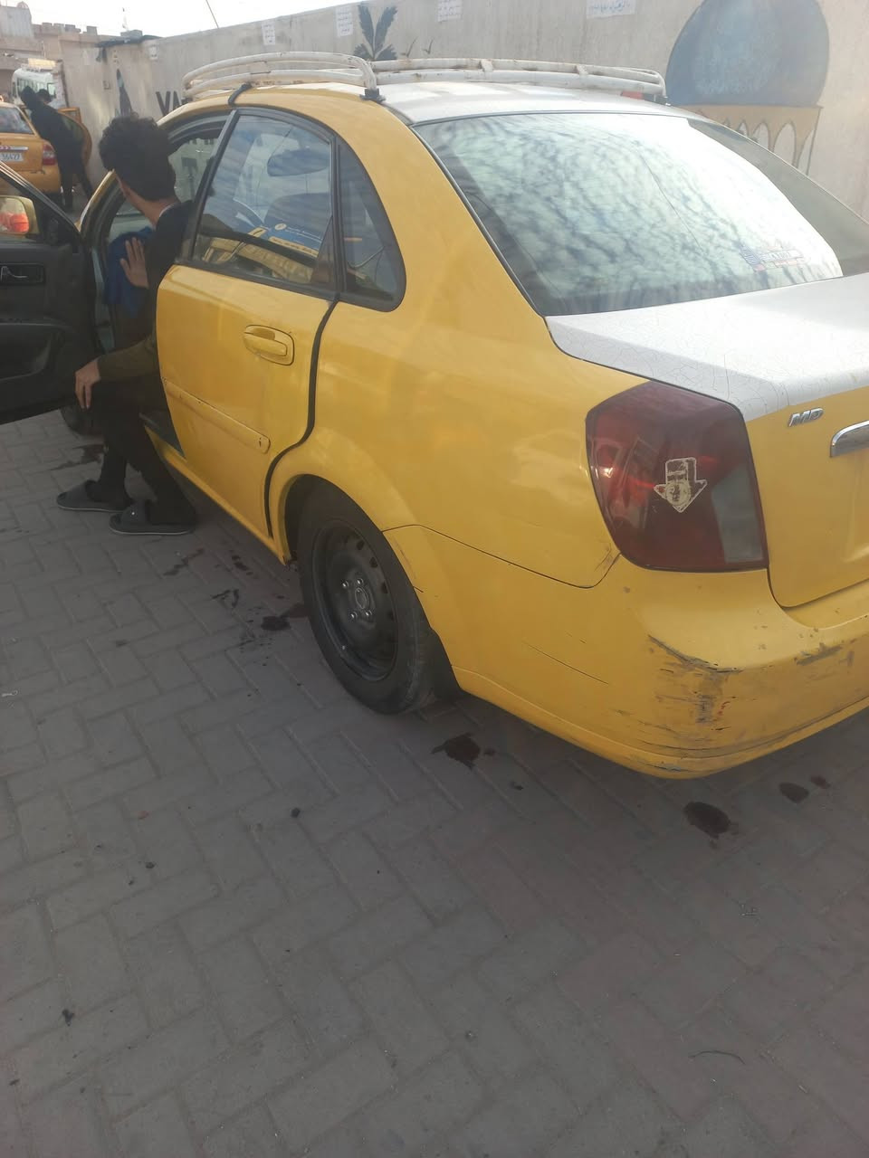 السلام عليكم سياره اوبترا ٢٠٠٥السنويه ٢٠٠٢٧ بسم اخويه كيرومكينه حاويه جددصدرتخم تايرتبريدمابيه نقص السياره كبل للشارع مكان السياره بغداد مدينة الحريه رقم الهاتف *********** السعر٤٥وبيه مجال بسيط
