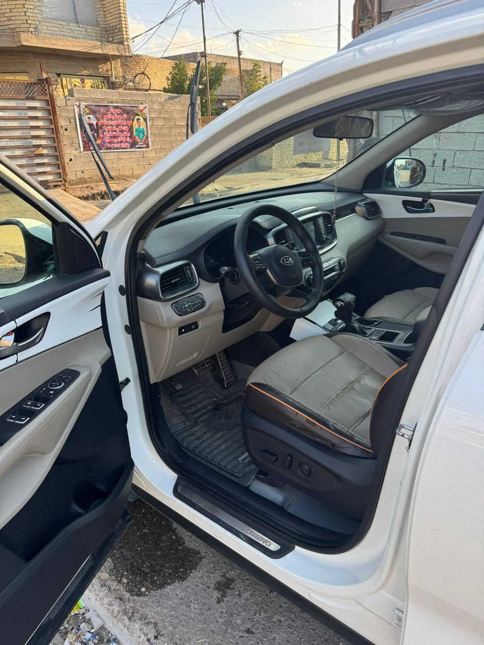 سلام عليكم سياره سورنتو للبيع وارد خليجي مواصفات لسياره 7راكب 3 قطع تدفئه تبريد مكينه 6سلندر كير ولمكينه كفاله بدون فورويل كشنات جلد سعر 255/للتواصل***********  لعنوان بغداد
