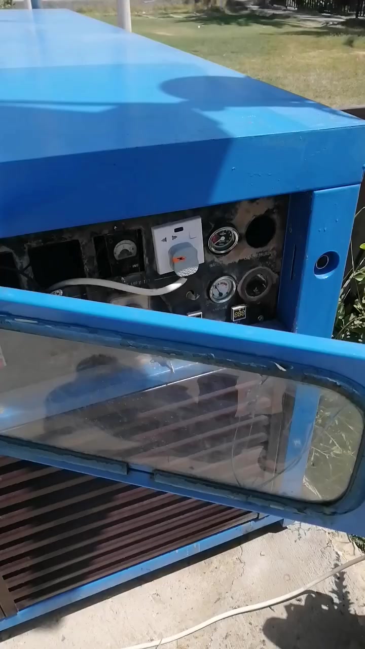 السلام عليكم مولد للبيع نوع بيركنز صيني 4سلندر 30كيفي صدامي مكان حله تجفيت جديد 
سعر مليون ونص وبيها مجال للإستفسار ***********
