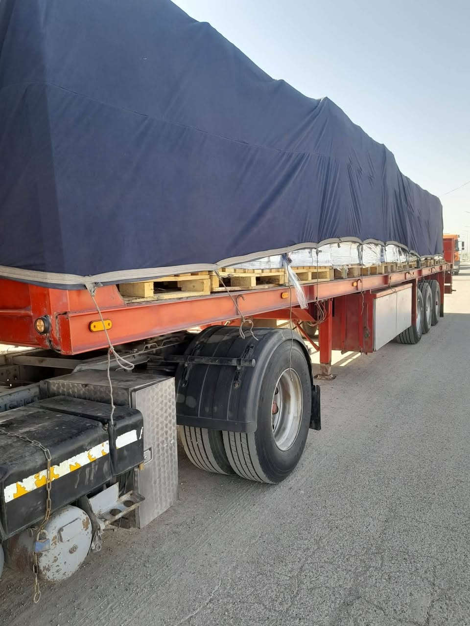 عربانة اوربية للبيع
طول 13 و 60 كاملة من كهربائيات وهوا وجوبلسات
صناديق 2 وثلاجة ومطبخ كاملة
البيع بدون تاير فقط ويل
السعر اتصل ***********
