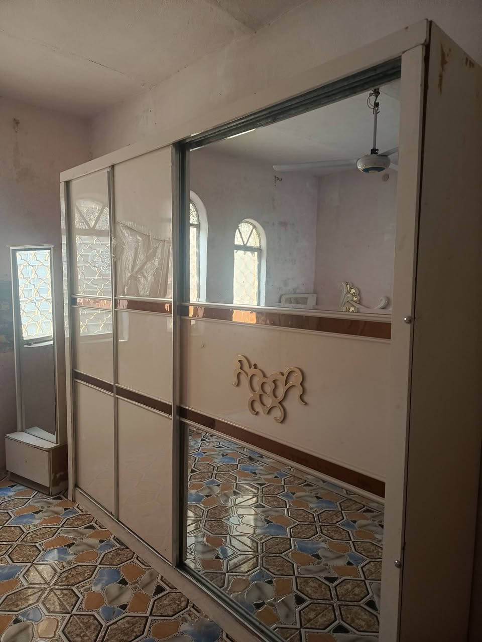 غرفة اخشاب نوع تركي نضيفه اللبيع 550  وبيه مجال الاستفسار ***********
***********
