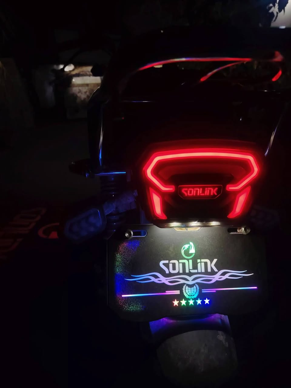 دراجة شونك ليثيوم موديل 2025
دراجة صار ٤ اشهر من جبته مخليهة مال منطقة مامتعوبة واشتريتهة غالية صارت علية بمليونين و٦٠٠ الدراجة كلش حلوه وناسي البانزين والعطلات بس انفخ تايرات😂 بس متخدمني اني اطلع مسافات بعيدة بحكم دوامي وهي تمشي فقط ٨٠ كيلو بالشحنة بيهة بك ترجع ورة وبيهة ٣ نمر كل نمرة تمشي اسرع تقفل سرعتهة ١٠٥ بس سريعة وحلوة نظيفة كلش مغطاية كلهة يعني تمطر الدنيا عليك متوكفك بشارع ابد البطارية c3000 مع بصمة وسويج تخبل تشحن ب٤ ساعات للبيع او مراوس


**إذا كنت صاحب هذا الإعلان وتريد حذفه لأي سبب، رجاءا أرسل رسالة إلى الدعم الفني**