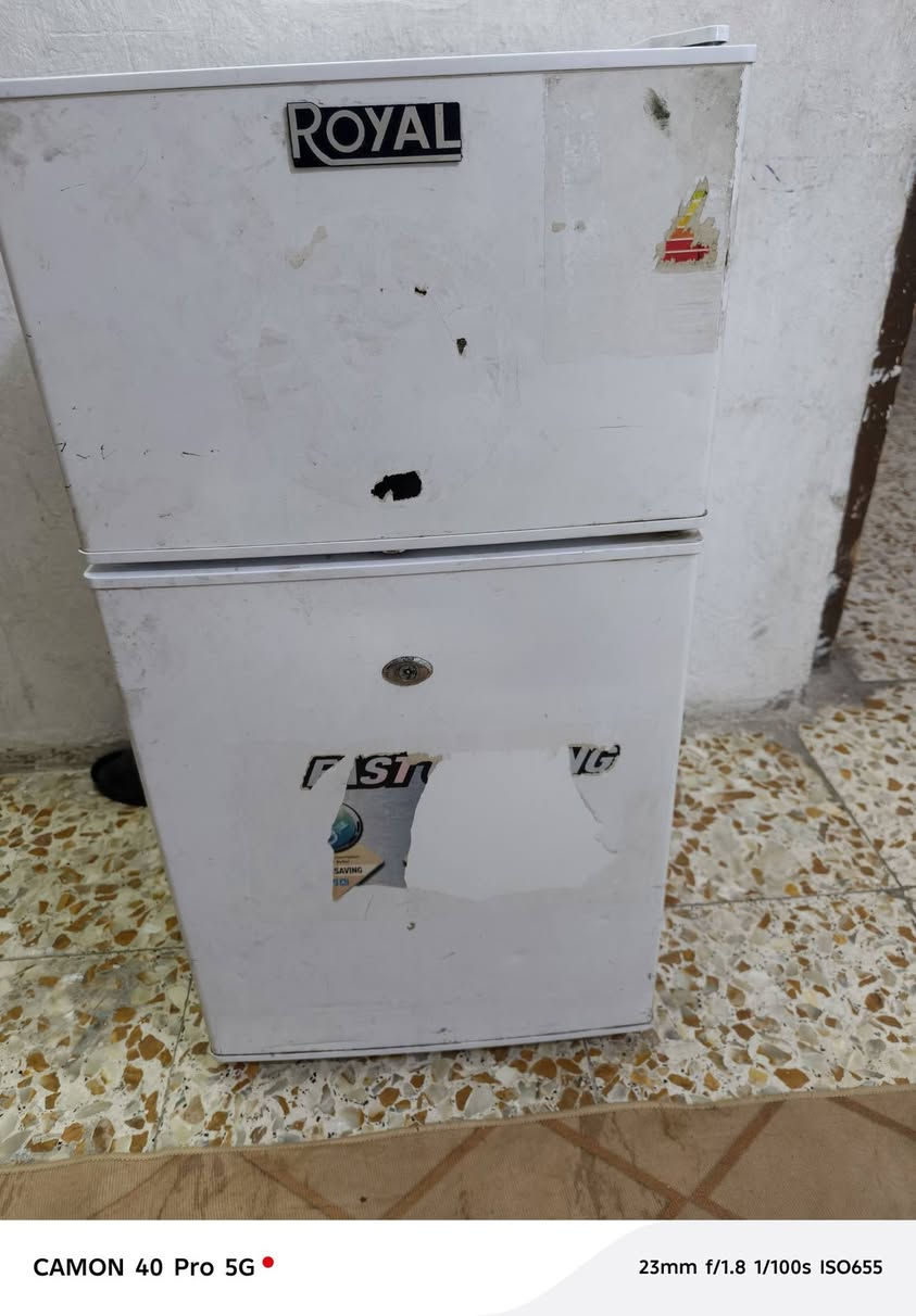 ثلاجه صغيره حلوه ونظيفه شغاله فيها صوت بالماطور خمس دقائق ويقطع الصوت مكاني بغداد نهايه الشعله منطقه الدهنه السعر 75 وبيها مجال‏‪***********‬‏
