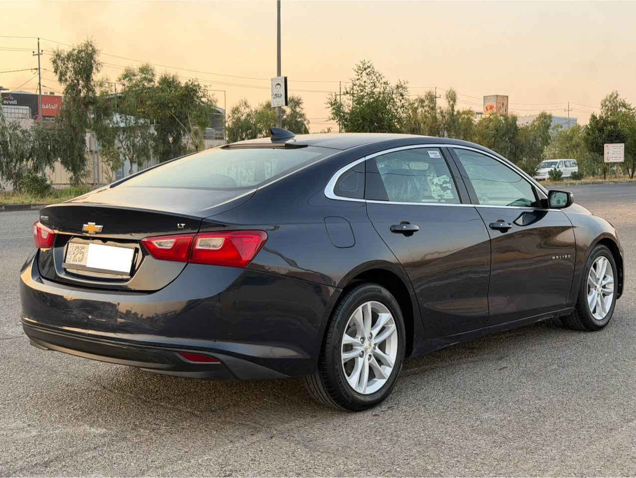 لون نيلي ‏Chevrolet Malibu
موديل 2018 وارد امريكي
📞🩵*********** ***********
حجم محرك 4 سلندر 1500 توربو 
 محرك بشرط لا صرف ولا بخار  
رقم دولي كركوك مشروع وطني 
صدر امامي خلفي جديد كهربائيات كل شغال تبريد شغال تخم تاير جديد 
مواصفات LT  
ويل كروم فتح بيبان صندوق بصمه تشغيل بصمه شاشه كاميره خلفيه تحكم ستيرن طرفين كوشن كهربائي تبريد قطعتين وباقي مواصفات معروفه 

صبغ:.3 قطع بدون دواخل شرط بجم كبس راديترات بلاديه 
سعر..(76$) وبي مجال لطيبين
مكان السياره:.كركوك📍 كركوك, العراق
