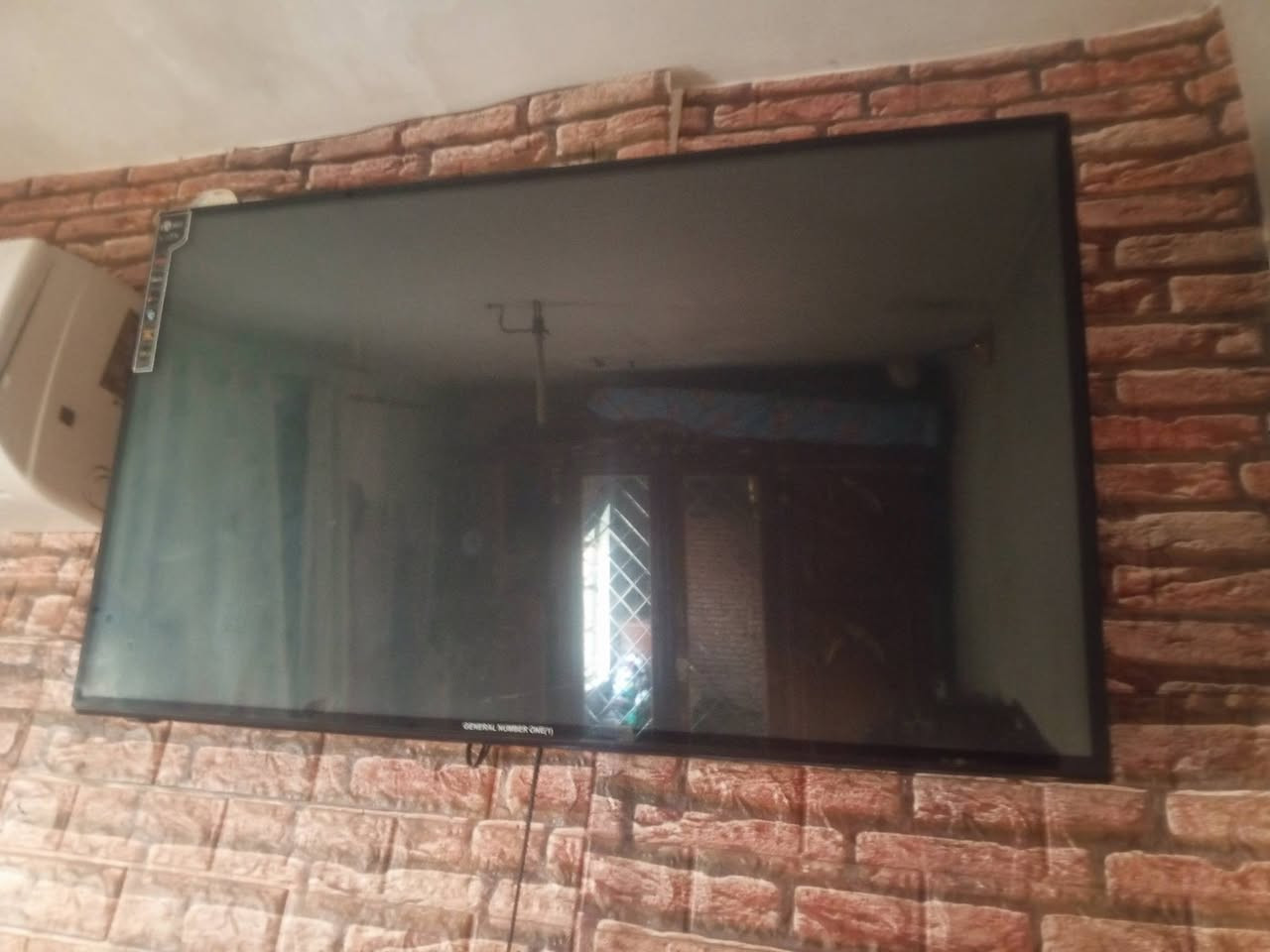 السلام عليكم شاشه جنرال فول مواصفات 43 انترنت فول مستخدمه اقل شهر سعر 140بيها مجال بسيط يوجد توصيل داخل بغداد ***********
