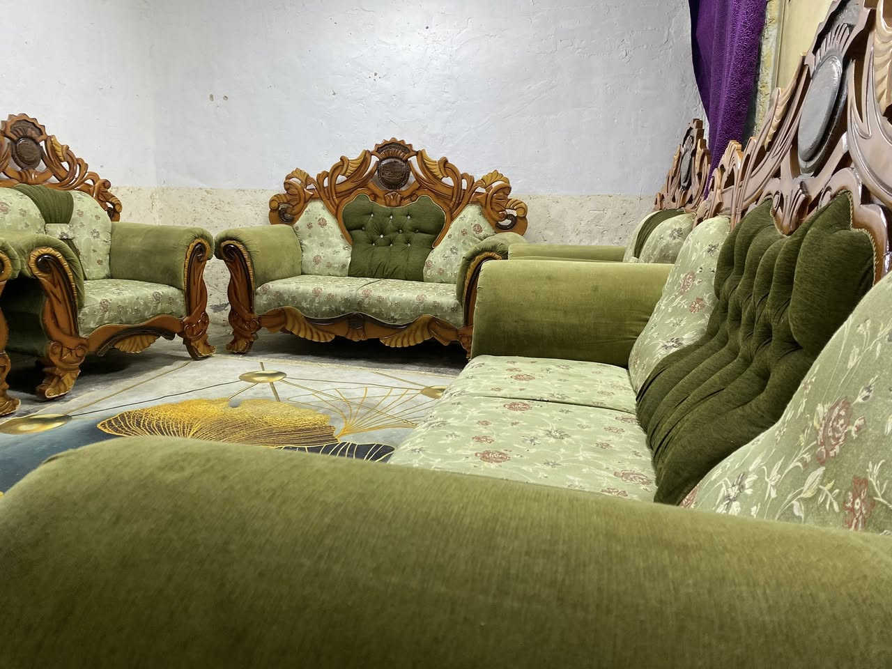 تخم ملكي 10 مقاعد نضيف اي ضرر مابي اخو الجديد السعر 325 وبي مجال المكان بغداد ***********
