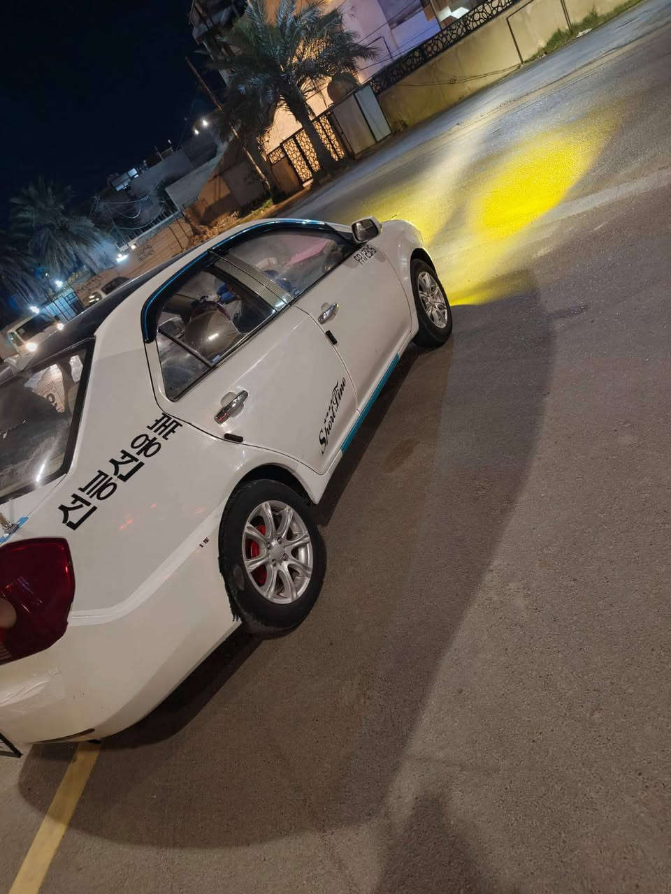 السلام عليكم من بعد اذن صاحب الكروب سياره جيلي ام كي السياره مكفوله من ضربه وصبغ موديل 2011 سياره كلش حلوه تبريد ثلج متعوب عليهه مكاني بغداد  تحويل مباشر  السعر  43وبيهه مجال بسيط ***********
