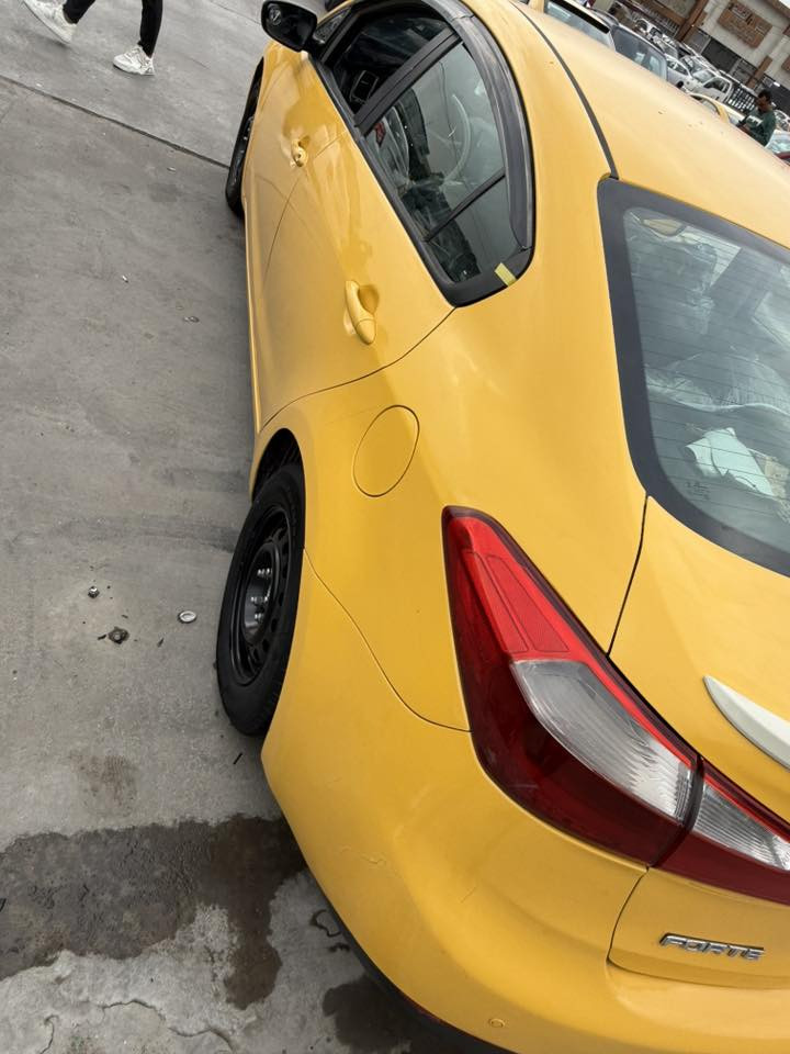 كيا فورتي 2015 مكينه 2000دوش كشنات جلد حادث بنيد وجاملغ جانب الايمن سياره خير من الله تبريد شغال 
السعر 105$ وبيها مجال للشراي بيع عقد مروري مباشر 
حداديه جديده 
***********
مكان السياره بغداد
