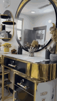 صالون نسائي للبيع او شريكه في البكرلي شغله خير من الله سبب البيع لعدم التفرغ الشراي يتصل ***********
