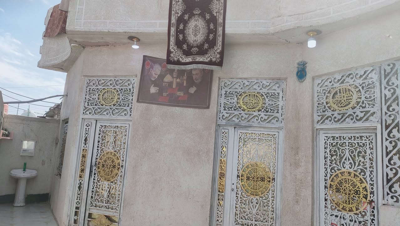 بسم الله الرحمن الرحيم (بيت للبيع مساحه 200م). وقف سني مسجل بيت كامل ديوان 8/في4. )صاله8/غرف 2/+صحياته خارجيه وداخيله
منطقه حلوه مرتبه سواق مدارس حكوميه+ أهليه
وكافته الخدماته موجوده العنوان والرقم 
‏‪0782 993 6302‬‏ السعر خاصه ومناسب حياكم الله الشرايه

في منطقه ام نعاج مقابل 
السجن المركزي حمدان
