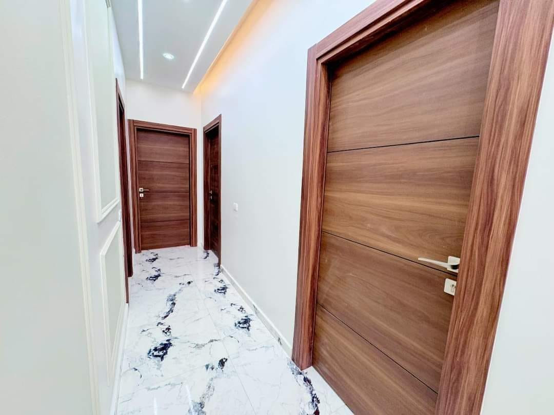 كادر آل يزن للصبغ والجبس امبورد احدث الديكورات العالميه مستويات عاليه جدا اشتغل قطعي او متر فقط 
مع احترام المواعيد وسرعه التنفيذ واسعار مناسبه .#بغداد فقط
للتواصل خاص
واتس اب ***********
