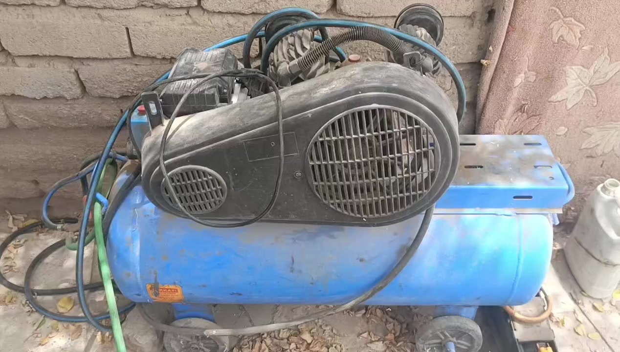 السلام عليكم كمبريسر هواء  للبيع  200 لتر جديد مستعمل 3 اشهر  مع صوندات 2 السعر 450
*********** مكاني سوق الشيوخ
