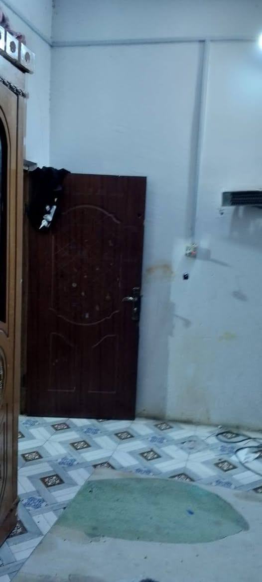 سلام عليكم بيت لبيع بل صخين مقبيل طاقه يم المدرسه ذات العلم مساحته ٤٢٥ متر الباء ٢٠٠ بيت مرتب غرفتين وصاله ومطبخ دوانيه وحمامات بيت كدامكم شراي يتصل *********** سعره مناسب جدان
