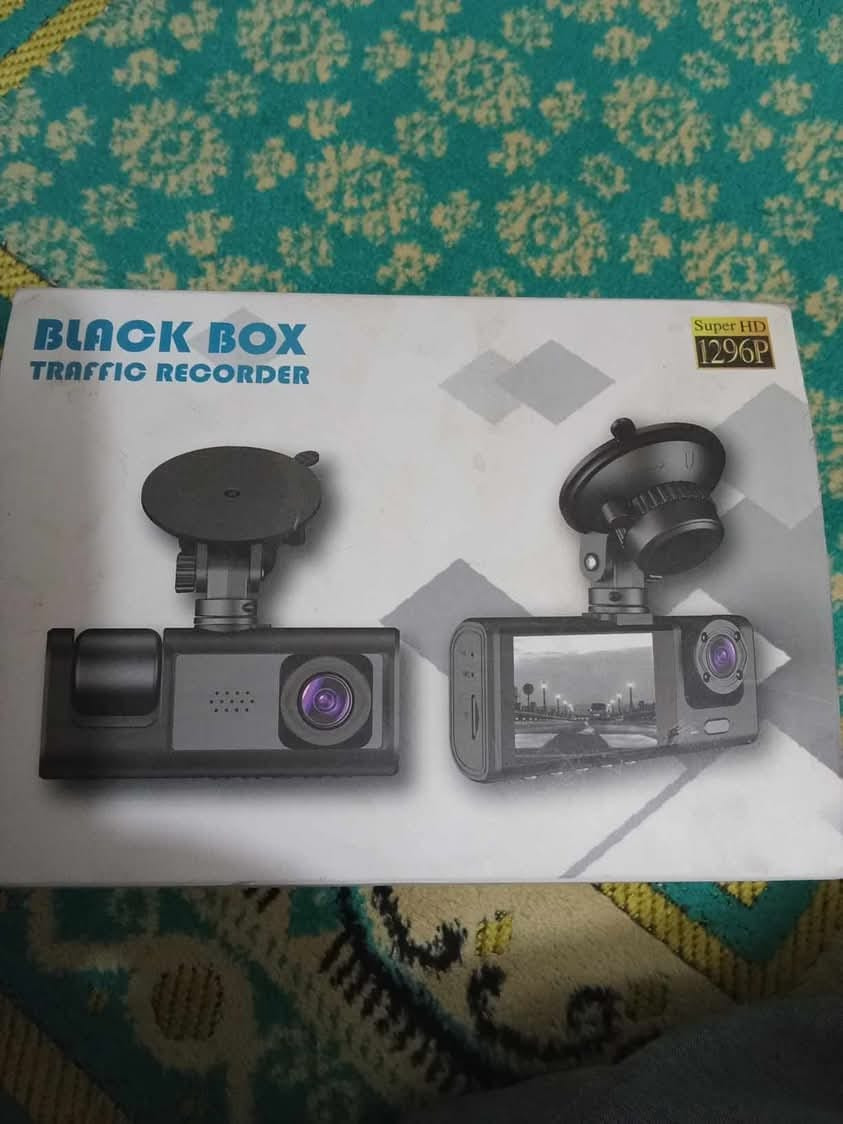 كامرة للسيارة تصوير امامي وخلفي نظيفة جدا تشتغل على جداحة السيارة السعر 40 ألف وبيه مجال 
العنوان بغداد حي العامل ***********
