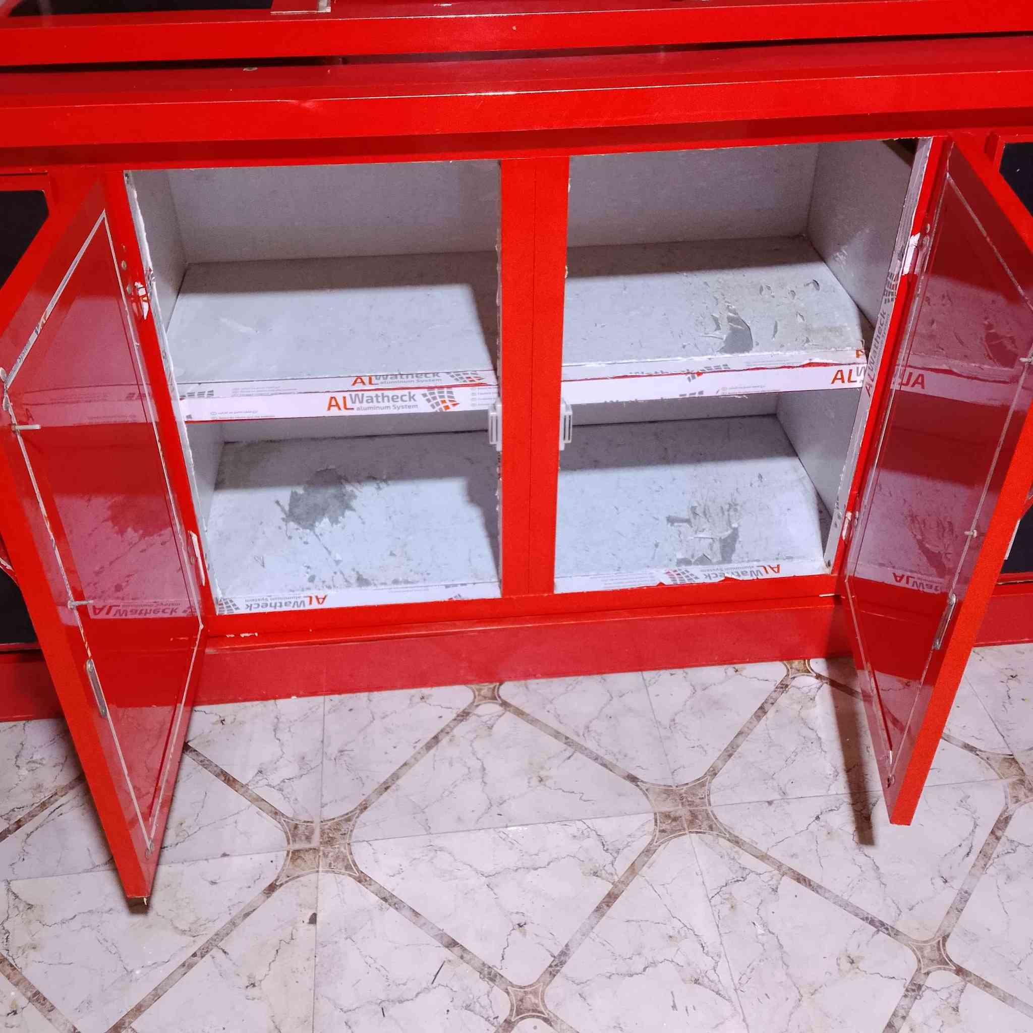 للبيع كاونتر  قطعتين  اخو الجديد 2 متر  مبطن   تفصال  ثقيل  مستخدم  قليل سعر 350  العنوان  بصره     تاميم  للاستفسار *********** البصرة, العراق
