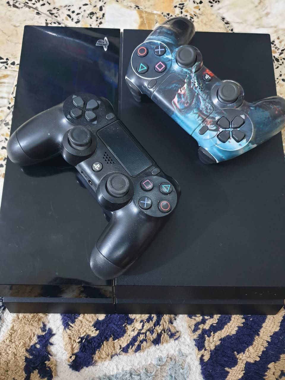 جهاز بلي فور مهكر جهاز جديد مامفتوح وبي جوستيكات ثنين وبي العاب نضام ١١ ***********..٢٥٠
