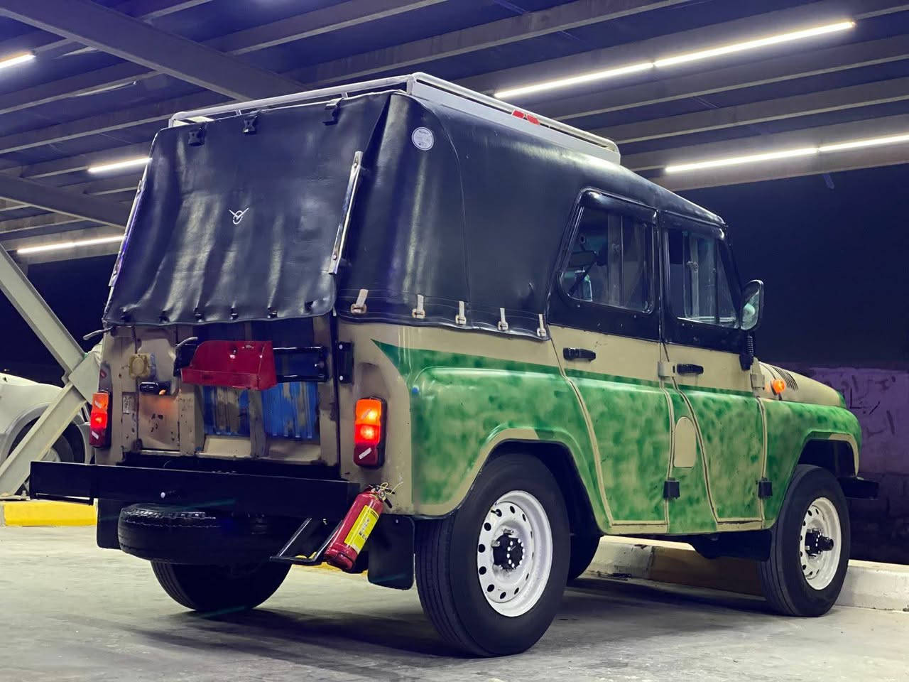 سلام عليكم واز للبيع موديل الفين ٢٠٠٤ بلادي داخل أو خارج السعر خاص***********

