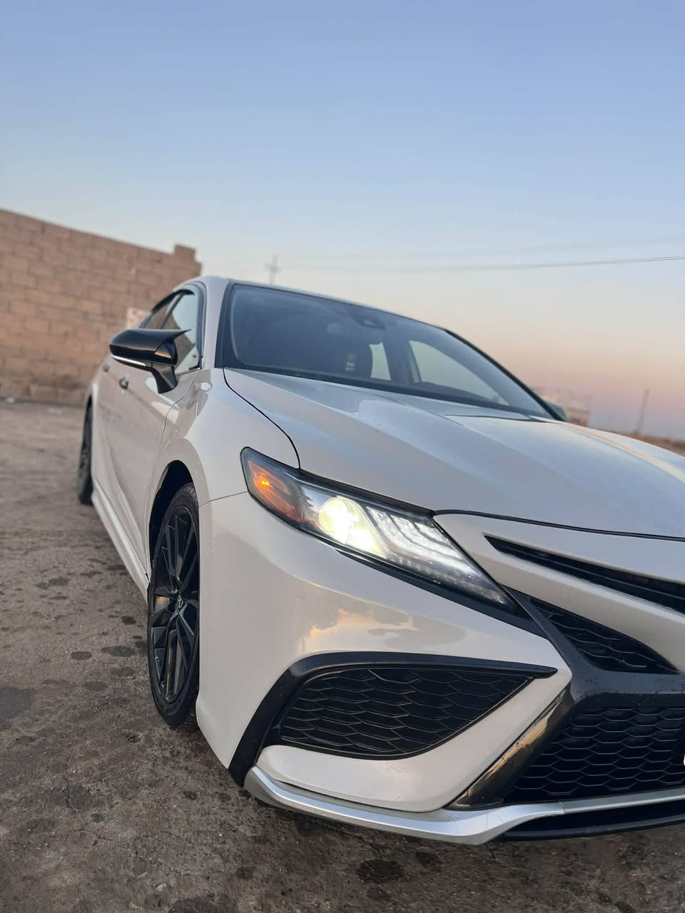 كامري موصفات فول xseاعلى فئه وارد امريكي نص جاملغ صبغ  وربع البونيد  قطعها نفسهن بلاديات بس مصبوغات نص ربع ماشية 16ميل 205وبيها مجال ***********
