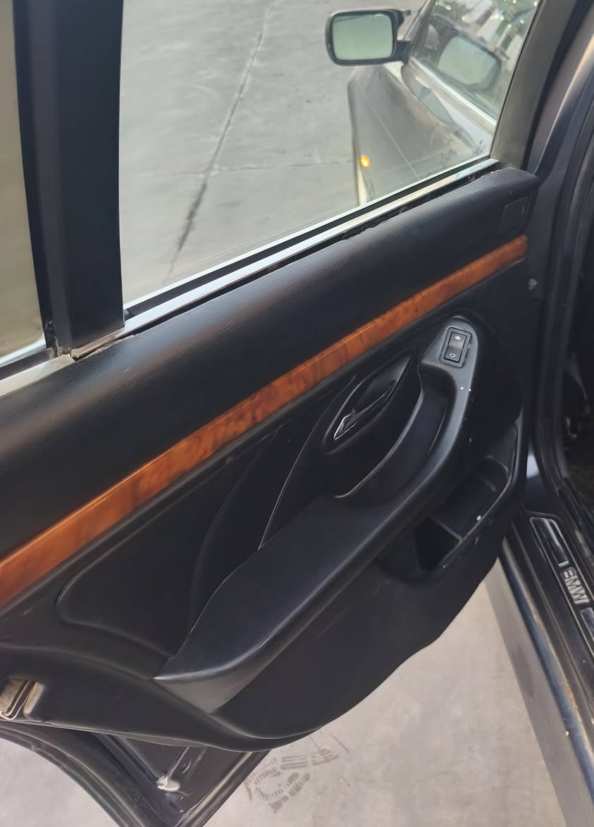 السلام عليكم
BMW E39
موديل ١٩٩٩
حجم ٥٢٨
كير محرك تبريد كهرائيات كلها تمام
شادلها بصمة وتشغيل عن بعد
دواخل نظيفة
تحتاج صدر وصبغ بس
سعرها ٧٠ ورقة رقم بغداد ومكانها بغداد


**إذا كنت صاحب هذا الإعلان وتريد حذفه لأي سبب، رجاءا أرسل رسالة إلى الدعم الفني**
