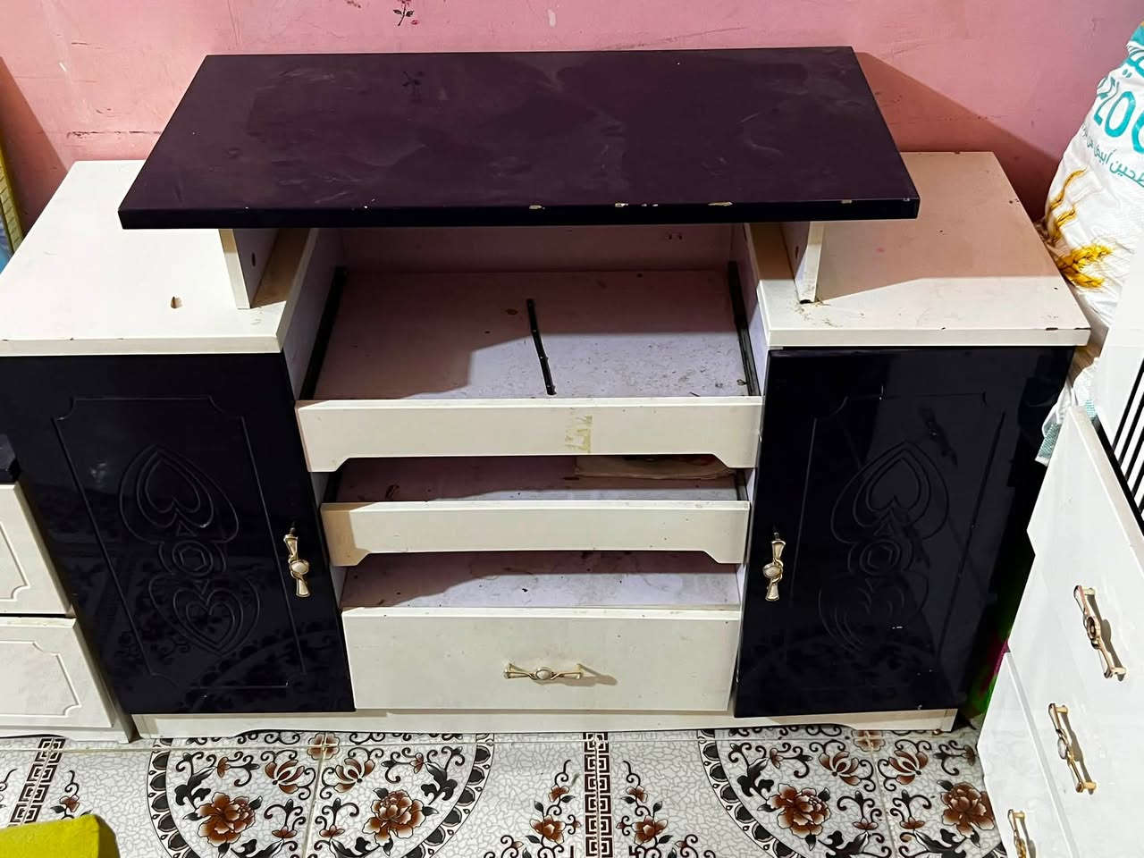 سلام عليكم غرفه اخشاب تركي.للبيع السعر قيم وخذ بالي يرضي الله اذا مو شاري لا تدخل متواجد فقط وتساب ***********
