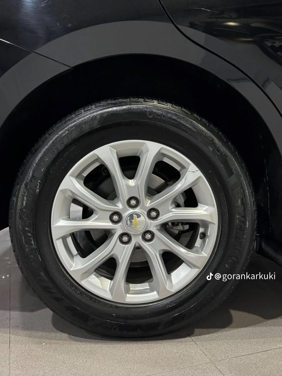 ‎🚗 شڤرۆلێت Equinox 2021 LS للبيع 🚗
‎نظيفة جداً، خالية من الحوادث، بحالة ممتازة وجاهزة للاستخدام الفوري.

‎🔹 رادار الخط (مساعدة البقاء في المسار)
‎🔹 حساسات أمامية وخلفية لركن السيارة
‎🔹 تحذير النقطة العمياء
‎🔹 فرامل طوارئ أوتوماتيكية (Brake Assist)
‎🔹 نظام التشغيل والإيقاف التلقائي (Auto Start/Stop)
‎🔹 اتصال Bluetooth
‎🔹 دعم Apple CarPlay وAndroid Auto
‎🔹 قفل أوتوماتيكي بعد بضع ثوانٍ من مغادرة السيارة
‎🔹 4 نوافذ أوتوماتيكية
‎🔹 أضواء LED أمامية وخلفية 
📞 0770 130 9071
140$مجال

کوردی…..
‎🚗شۆفرلێت Equinox 🚗

🔹راداری خەتی جادە
🔹راداری پێش و دواوە
‏🔹Auto start Stop 
🔹برێک بەسمە
🔹بەسمە
🔹شاشە
🔹کامێرا
‏🔹Bluetooth
🔹Apple car play
🔹Android Auto 
🔹دوای چەند چرکەیەک خۆی دادەخرێت
🔹٤جام Auto
🔹لایت LED 
 📅 2021
نرخ١٤٠$ مجال
📞 ***********… ***********
