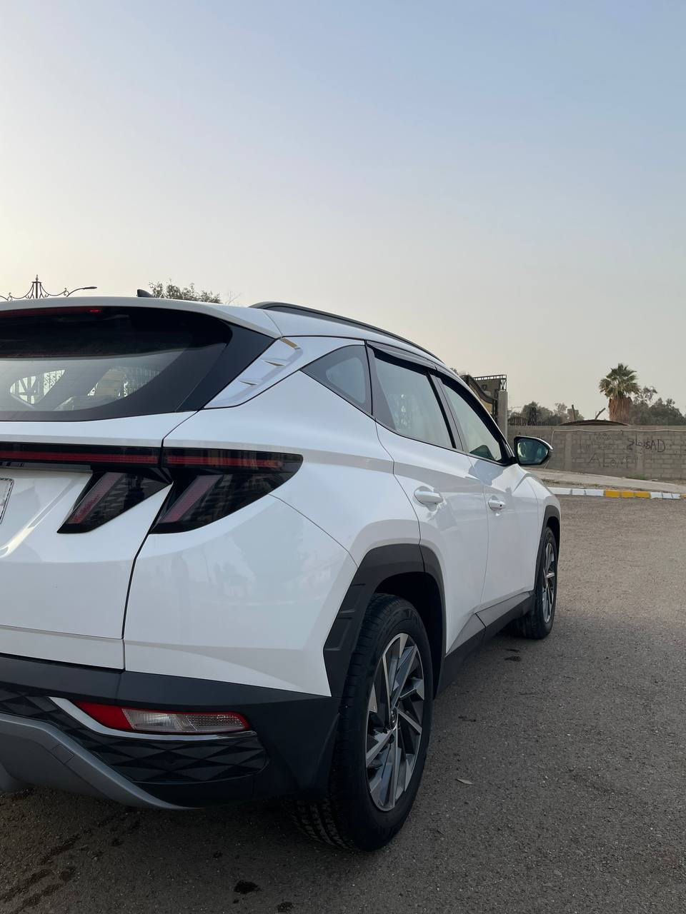 هونداي توسان 2024
مكفوله✅
السعر 225$
الرقم إنكليزي جديد 🆕 

اليكم التفاصيل الآتية:
🔘 خليجي 
🔘 ماشية :26000 km
🔘 الموديل2024
🔘 سعة المحرك 2.0L 
🔘 مرتبط بناقل حركة أوتو 6 نمر
🔘 يبلغ عزم الدوران 192 نيوتن/متر
🔘 عدد AIR BAG 2
🔘 حساسات أمامية 
🔘 حساسات خلفية
🔘 لايت زينون + LED
🔘 كشافات 
🔘 بك لايت LED
🔘 مفتاح التشغيل بصمة
🔘 تشغيل عن بعد  
🔘 دشبول  
🔘 شاشة (Apple Car play - Android Auto)
🔘 كاميرا دوارة
🔘 حركة المقاعد الأمامية كهرباء
🔘 داخل ابيض واسود
🔘 تتسع المقصورة ل 5 ركاب
🔘 مثبت السرعة Cruise
🔘 المودات والأوامر الصوتية
🔘 أوضاع القيادة  Drive Mode 
🔘 فحص أنظمة السيارة 
🔘 حساسات ضغط اطارات 
🔘 مقود جلد حياكة
🔘 قطعتين تبريد
🔘 هاند بريك بصمة 
🔘 اشارة في المرايا الجانبية
🔘 ويل كب 18
🔘 4 دسك
🔘 اريل نفكيتر 
‏🔘 ABS 
🔘 أوتو هولد - Auto Hold
🔘ايزوفكس - ISOFEX
🔘 نظام مانع الانزلاق
🔘 نظام نزول المنحدرات
🔘 منفذ الطاقة 12v
‏🔘 Bluetooth - USB - Type C
🔘 شاحن هاتف Wairlees
🔘 بردات أبواب خلفية
🔘 بردة خلفية
للاتصال :*********** 
العنوان :الدوره _جمعيه خير الله
