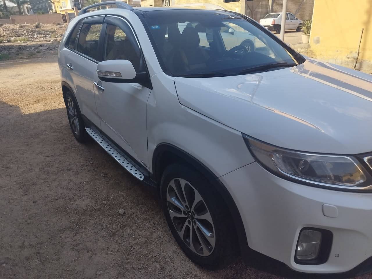 السلام عليكم
سيارة سورنتو 2014
سيارة خليجي كويتي
فول موصفات 1/1
بصمه 
تحكم ستيرن
مري شفط
كشنات كهرباء 
محرك سته سلندر 
بنروما 
ثلاث انظمه قيادة
فور وير 
السعر190 وبيه مجال مكان السياره 
الانبار الفلوجه 
رقم الهاتف ***********
