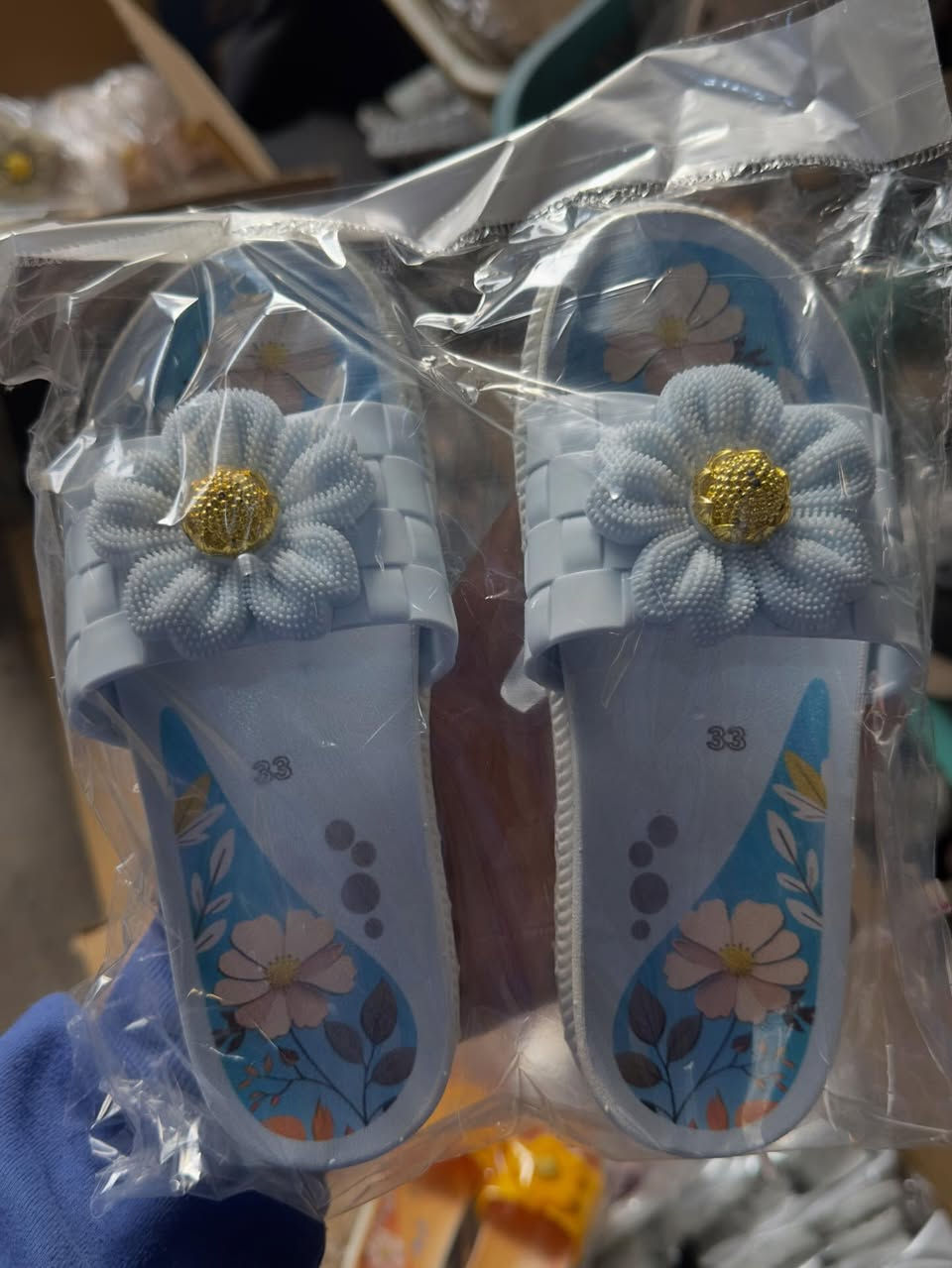 تشكيلة شحاطات نسائية و بناتيه و اطفال من قياس ٢٥ إلى قياس ٤٠
العنوان :موصل حي الصديق شارع البان 
شلاوي
يتوفر توصيل داخل الموصل و جميع المحافظات
للاستفسار مراسلة الصفحة أو الاتصال على الرقم ***********
