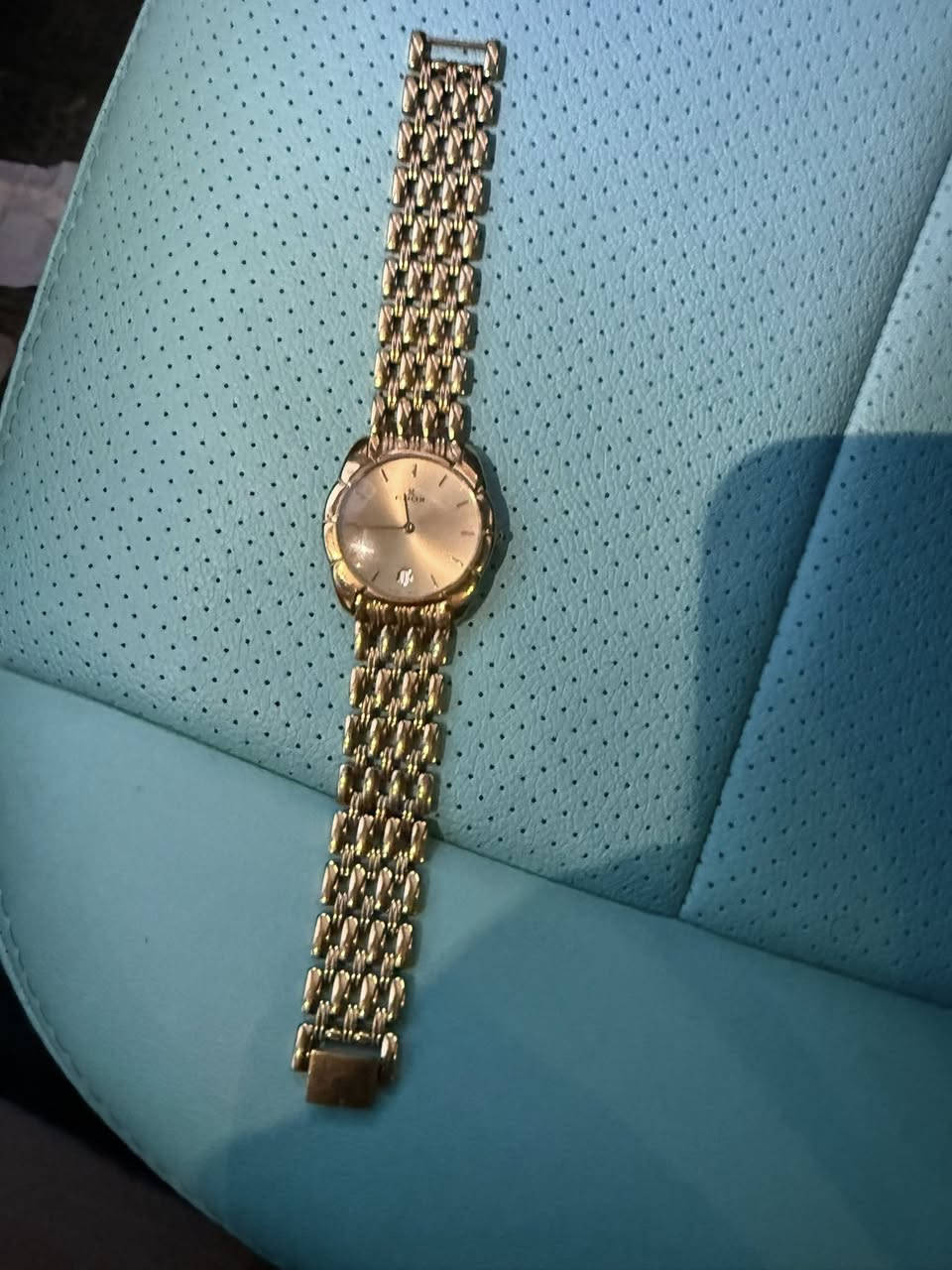 سلام عليكم ساعه Edox قديمه سويسري اصلي استفسار اتصل ***********
