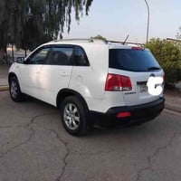 سورنتو ٢٠١٣ خليجي بيها قطعة صبغ بدون دواخل كلها ع الشركة رقم أربيل دول...