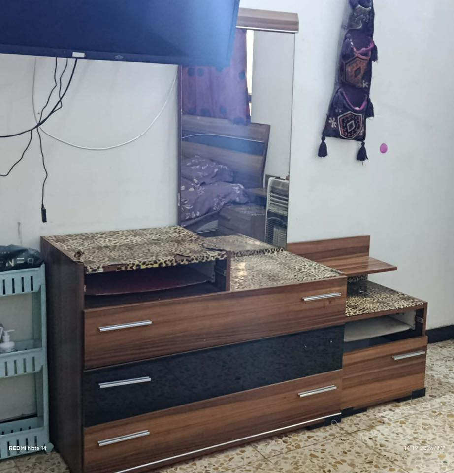 سلام عليكم غرفه نوم خمس قطع بيه
مكاني دوره 
رايده ب ١٥٠ وبيه مجال 
رقم تلفوني ***********
