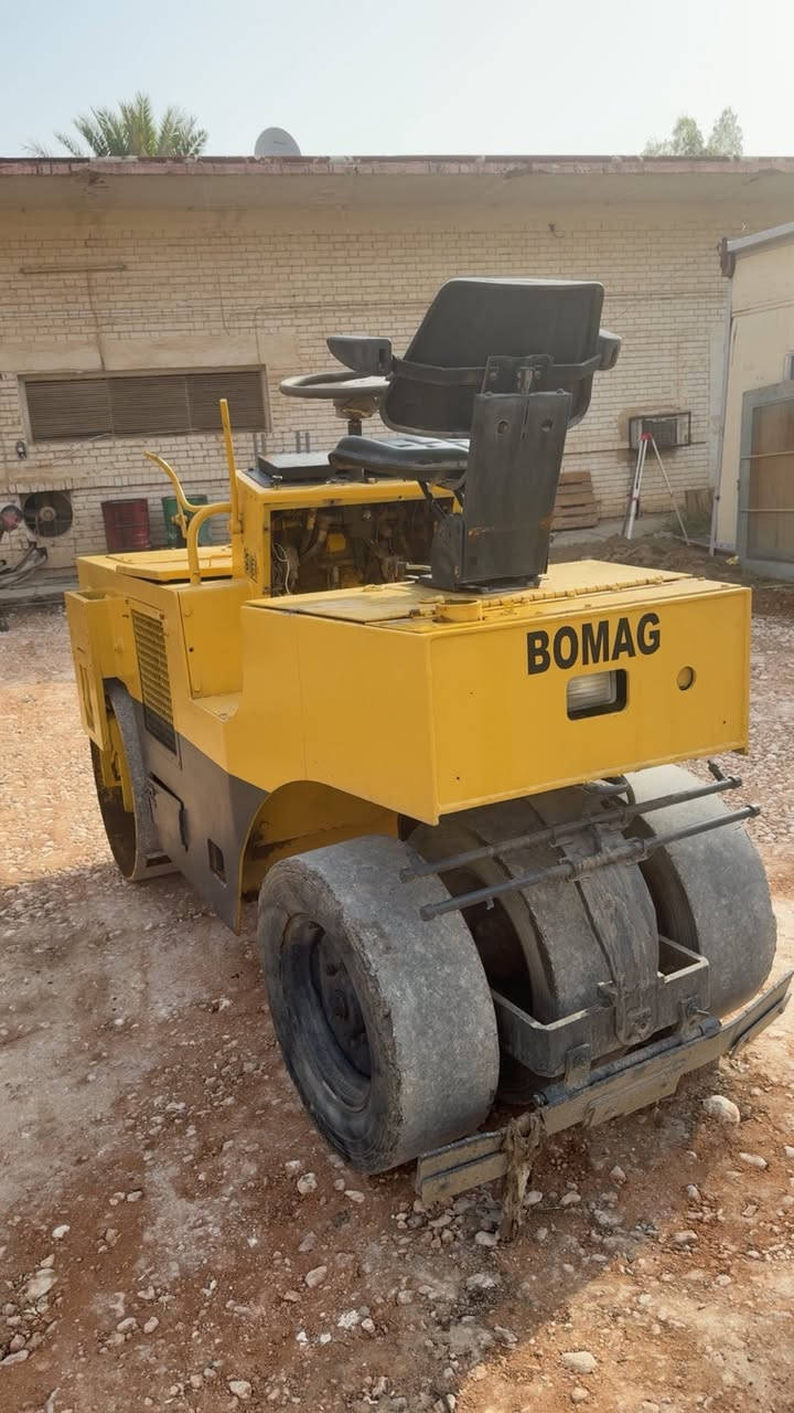 بوماك للبيع
وزن 5 طن 
موديل 90 بدون
محرك كابوتة 3 سلندر
هزاز مضخة درام  كهربائيات كله جاهز 
بابل _ الاسكندرية 
***********
