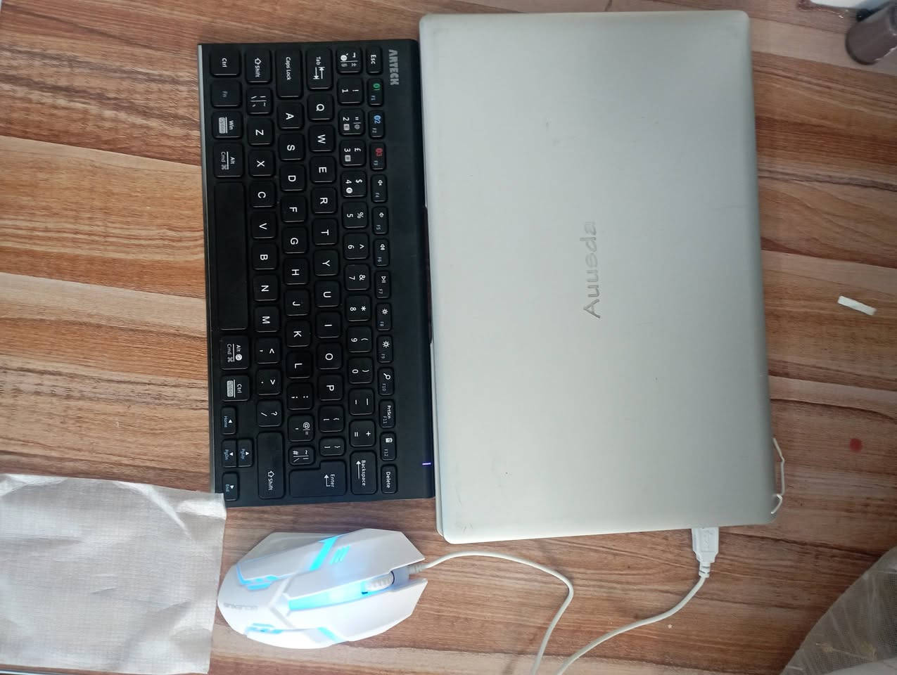 سلام عليكم 
لابتوب و كيبورد و ماوس كامل  للبيع او مراوس بتلفون 
ذاكره 256 
بي GTA 
بي ببجي 
و ينزل جميع الالعاب القويه 
سريع الاستخدام
سعر 200 وبي مجال 
مكاني نجف كوفه 
واتساب ***********
