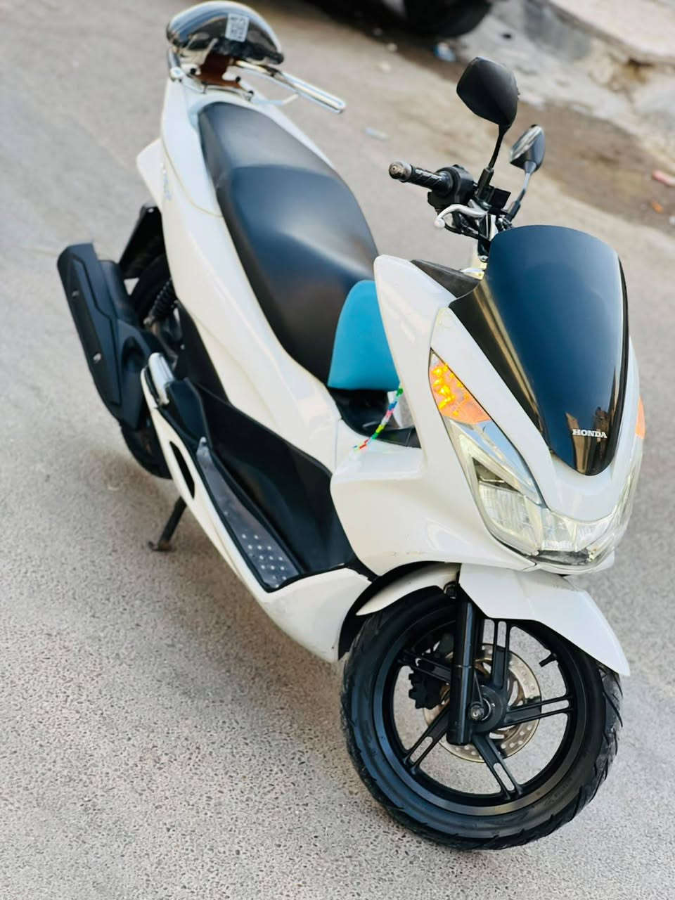 السلام عليكم pcx ياباني لأصلي مكينه 150 دراجه مكفوله كفاله عامه حساس ازدحام حساس استان كله شغال ماشيه 35 حقيقي داجه تتعب تكول جديده مال جناي السعر مليون 700 وبيه مجال بصيط العنوان بغداد  الهاتف ***********  اتصل وبيك خير ودلل
