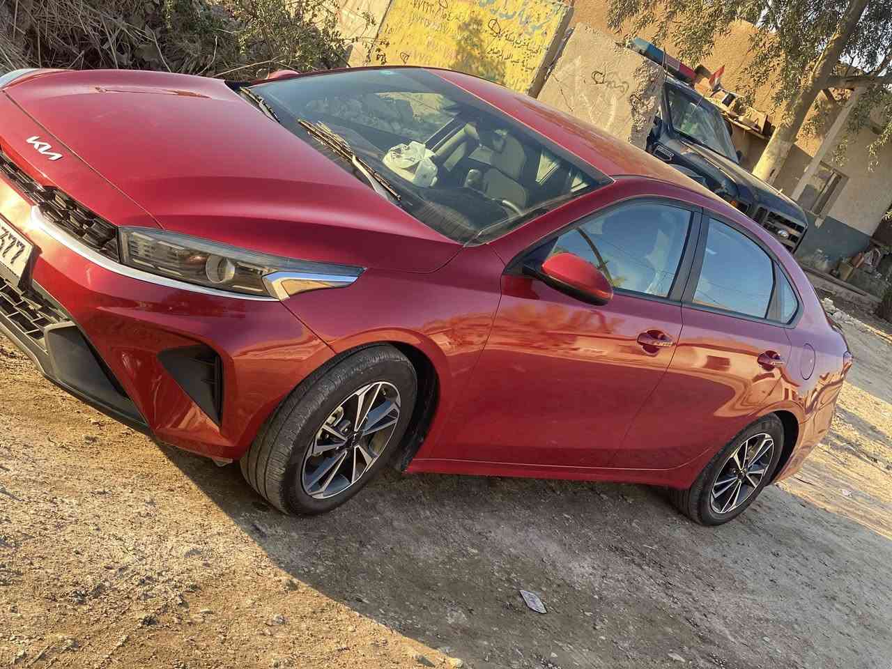 كيا فورتي
موديل ٢٠٢٤
ماشية ٥ الف 
سياره بيه جاملغ ايمن وبنيد ونص الجاملغ الايسر وبيه باب كلير من امريكا 
كير محرك لغود مكفوله بيها بارد بالشواصي 
ب١٤٢
***********
