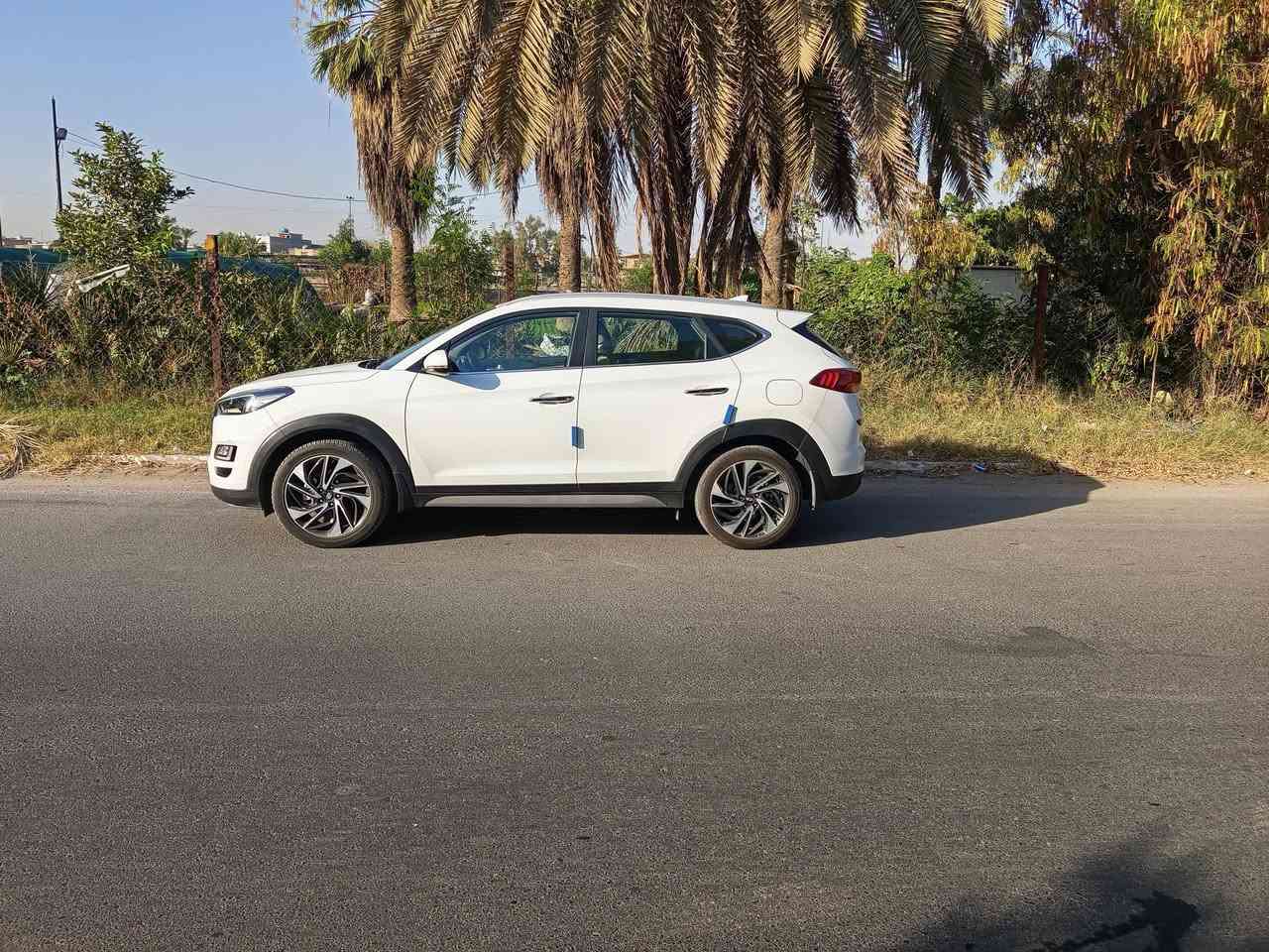 السلام عليكم .. هونداي توسان 2020 رقم بغداد انكليزي وبأسمي
محرك :  2000 دوش المرغوب cc
كير  : AT المرغوب 
أنظمة قيادة : Eco . Sport .Comfort
Abs . Eps 
تبريد ❄️ ثلج قطعتين 
تحكم ستيرن جهتين 
كراسي كهرباء 
إضاءة زاوية عمياء
خمسة ويل كاب
ماشية 63 الف كيلو متر .. اخت الزيرو 
 السيارة ممفتوح اي شي بيها بحالة الشركة 
ملحقات السيارة كاملة بالصندوق 
والكتلوك مع كتيب التعليمات 
السعر : 175 ورقة
 والسونار موجود 
رقم الموبايل : ***********
مكاني بغداد
