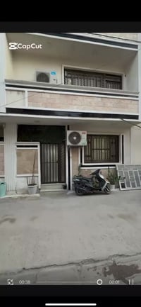 دار حديث للبيع في الحرية قرب مول فينيسيا اربع غرف نضام سويت ثلاث طوابق...