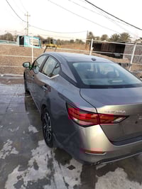 عند نيسان سنترا 2025 بدون رقم سياره ماشيه ٧٠٠باسمي للبيع سياره حادثه ب...