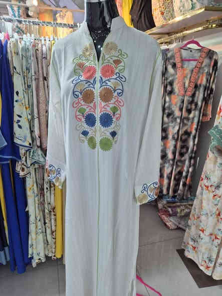 السلام عليكم للبيع 3000 قطعه جديد موسم 2026 جمله فقط شلعه وحده وصل اليوم من دبي استفسار ***********
