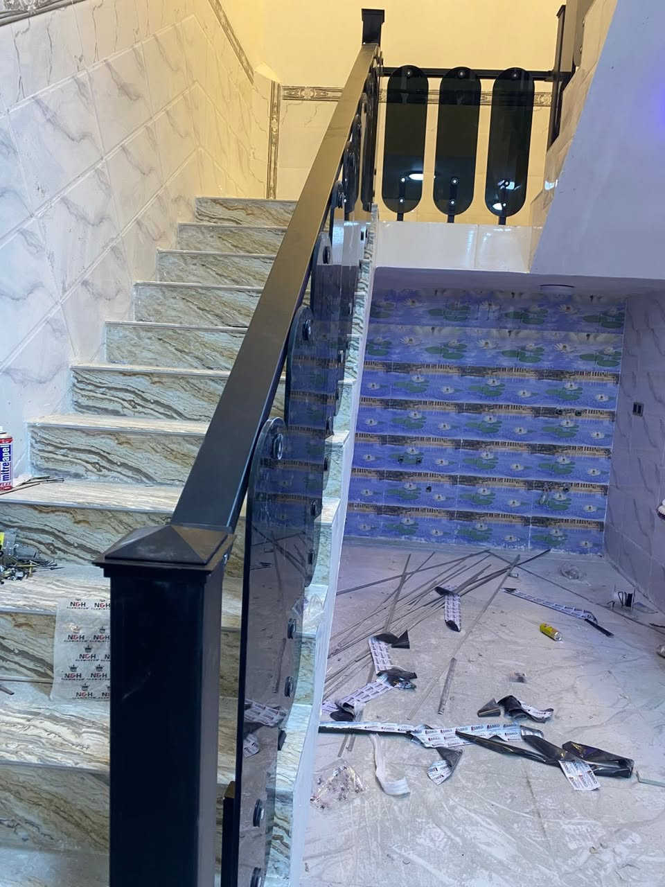 شركة البراء 

 ابواب المنيوم ثقيل مع روك بنل 10ملم تركي
وشبابيك S55 سراي تركي
 
#اقساط بسعر النقد لحاملي ماستر رافدين

نقدم لكم أرقى خدمات ( الألمنيوم والحديد ) بجودة استثنائية وتصاميم تناسب جميع الاحتياجات السكنية والتجارية. نجمع بين المتانة، الأمان، والأناقة العصرية لنضمن لك حلولاً متكاملة تلبي كل تطلعاتك.

🔹 تجهيز منزل كامل بأحدث أعمال الألمنيوم والحديد وال .PVC

🔹 شبابيك، أبواب، محجرات، ومطابخ مخصصة.
🔹 مواد ذات مناشئ عالمية.
🔹 تنفيذ سريع بأعلى مستويات الدقة.
🔹 خامات من ارقى الانواع وضمان على جميع الأعمال.
🔹 شبابيك ألمنيوم سراي التركي بأحدث المواصفات، مقاومة للعوامل الجوية، مع عزل حراري وصوتي مثالي.
🔹 أبواب رئيسية وداخلية بأشكال عصرية توفر الأمان والفخامة لمنزلك.
🔹 محجرات سلالم وبلكونات بأحدث التصاميم، تجمع بين الأناقة والجودة.
🔹 مطابخ ألمنيوم و( HDF ) مخصصة بتصميم حديث يناسب جميع المساحات والأنماط العصرية.
🔹 واجهات زجاجية (Curtain Wall) تضفي لمسة معمارية متميزة للمباني الحديثة.
🔹 زجاج مسكرت وعاكس يمنح الخصوصية مع تصميم أنيق وعصري.

📍العنوان / الرمادي -شارع المحكمة -قرب مجسر الزيوت.

للاتصال&واتساب
***********
***********
***********

#اقساط بسعر النقد  ⛳️

💬 تواصل معنا الآن وابدأ رحلتك نحو تصميم عصري بأعلى معايير الجودة! 🚀
