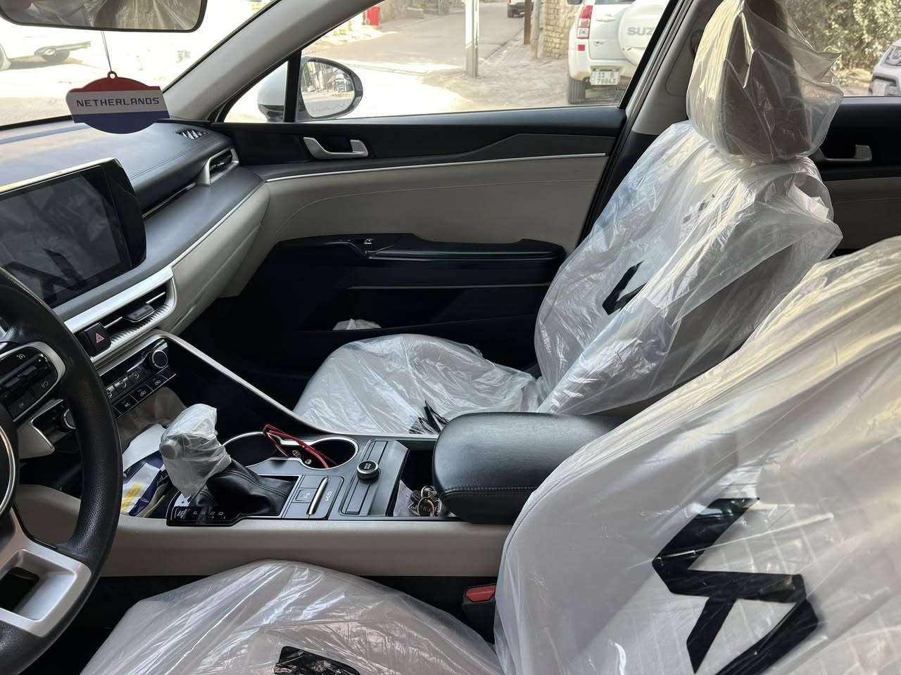 السلام عليكم للبيع أو مراوس كي فايف خليجي 23مكفوله رقم معوقين ذي قار رقم وسنويه جديده للاستفسار ***********
