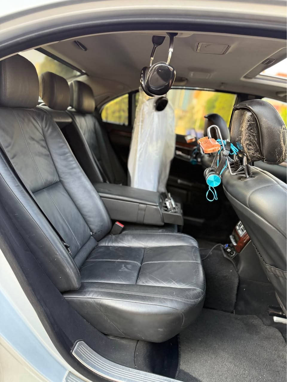 Mercedes benz s550 
Darga large
Tabrid markazi 
4 drga sa7b 
Snoq sa7b
Koshn jld 
Koshn xazn
 4 Koshn hitar 
 4 Koshn karaba 
Salonsay amg 
Peshw dway krawa ba 2013 
Laity nawchaway kwer 
Slide 
Bali sar snoq
Bali sar jam  
Wheel amg 20 
Awena esharat 
Da3ami w dosyay amg 
5 parday bilad
Kalay kwshnkani karaba
Mokabaray harman kardon
Jamakani polorise la shashaka atwanj kam w zyay pe bkay

***********
*********** السليمانية, العراق
