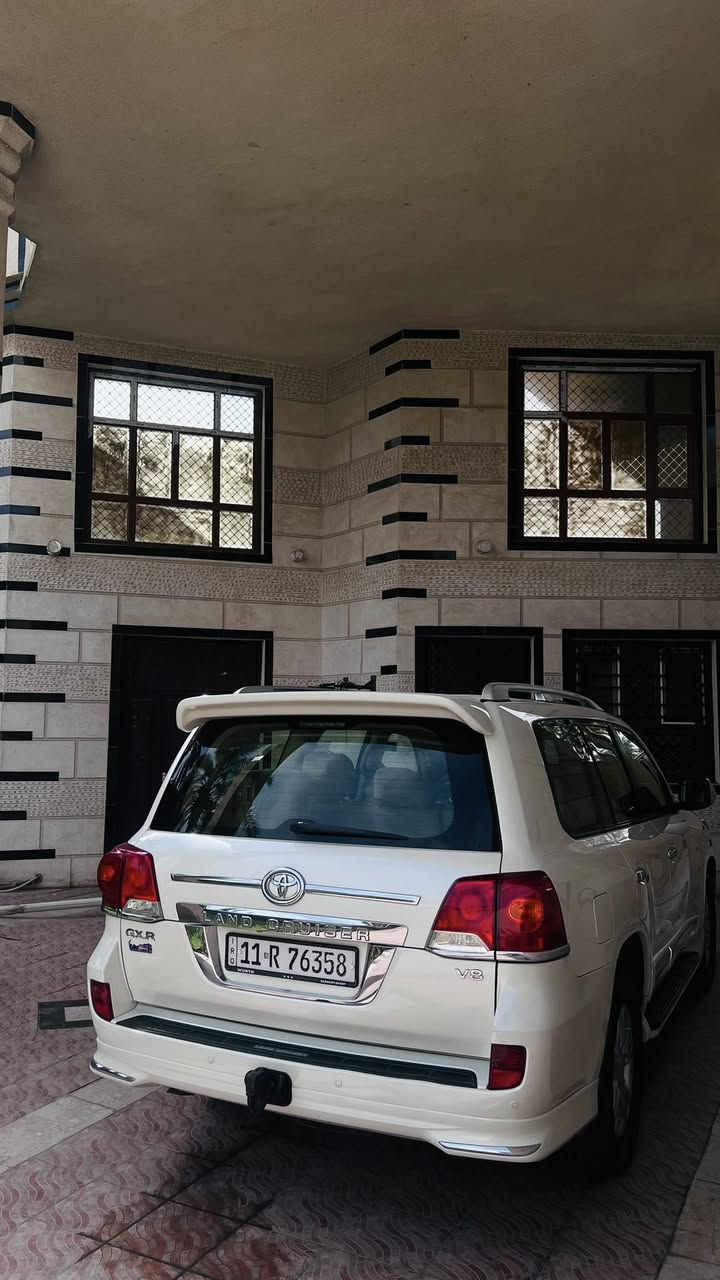 سلام عليكم ورحمة الله وبركاته.                                    لاندكروزر 2014                                                                          GXR 8V 4600.                                                                       فول موصفات للخير 
مكفوله من بادر والضربه والصبغ ماعده دعاميه إماميه تبديل والباقي كفاله تايرات جديديه صدر امامي خلفي جديد 
محرك وكير مامفتوح 
سياره تاخذه جديده 
مكاني بغداد ابي غريب 
السعر خاص 🔒
الرقم *********** وتوفر وتساب
