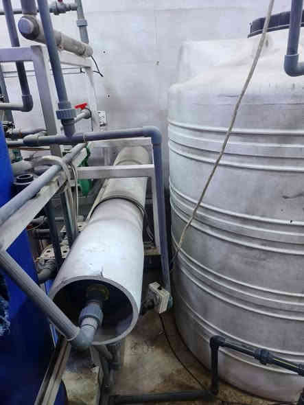 السلام عليكم اخوان محطه مياه RO للبيع السعه ١٠٠٠ لتر في الساعه رزنات جديده ممبرين جديد املاح ٩ ماطورات ايطالي ثنين مع سنك ستل ستيل مع البواري ومع التانكيات واحد ٣٠٠٠ لتر والثاني ٢٠٠٠ لتر ابيعلك محطه كامله تجي تفحص طعم المي يلا تدفع فلوس محطه جديده وجاهزه للعمل ***********
