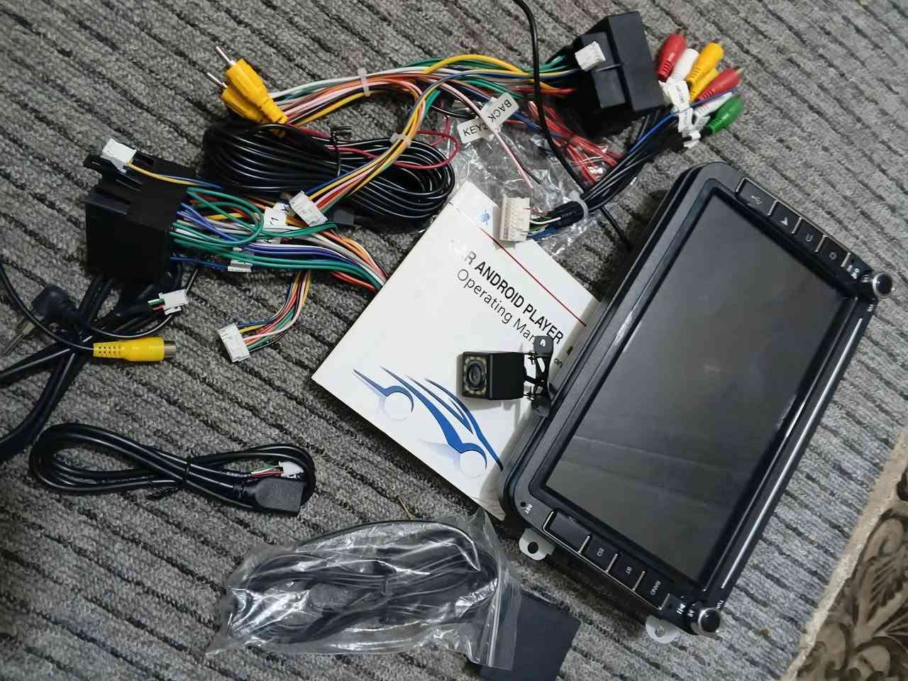 شاشة راديو سيارة أندرويد. 
نوع الشاشة: شاشة تعمل باللمس، وتأتي عادة بحجم 8 بوصة. 

نظام التشغيل: نظام أندرويد المتوافق مع معظم الهواتف الذكية. 

المميزات: تدعم بلوتوث، واي فاي، نظام تحديد المواقع (GPS)، وميزة آبل كار بلاي وأندرويد أوتو. 

التوافق: مصممة لتناسب سيارات فولكس فاجن، سكودا، وسيات.


**إذا كنت صاحب هذا الإعلان وتريد حذفه لأي سبب، رجاءا أرسل رسالة إلى الدعم الفني**