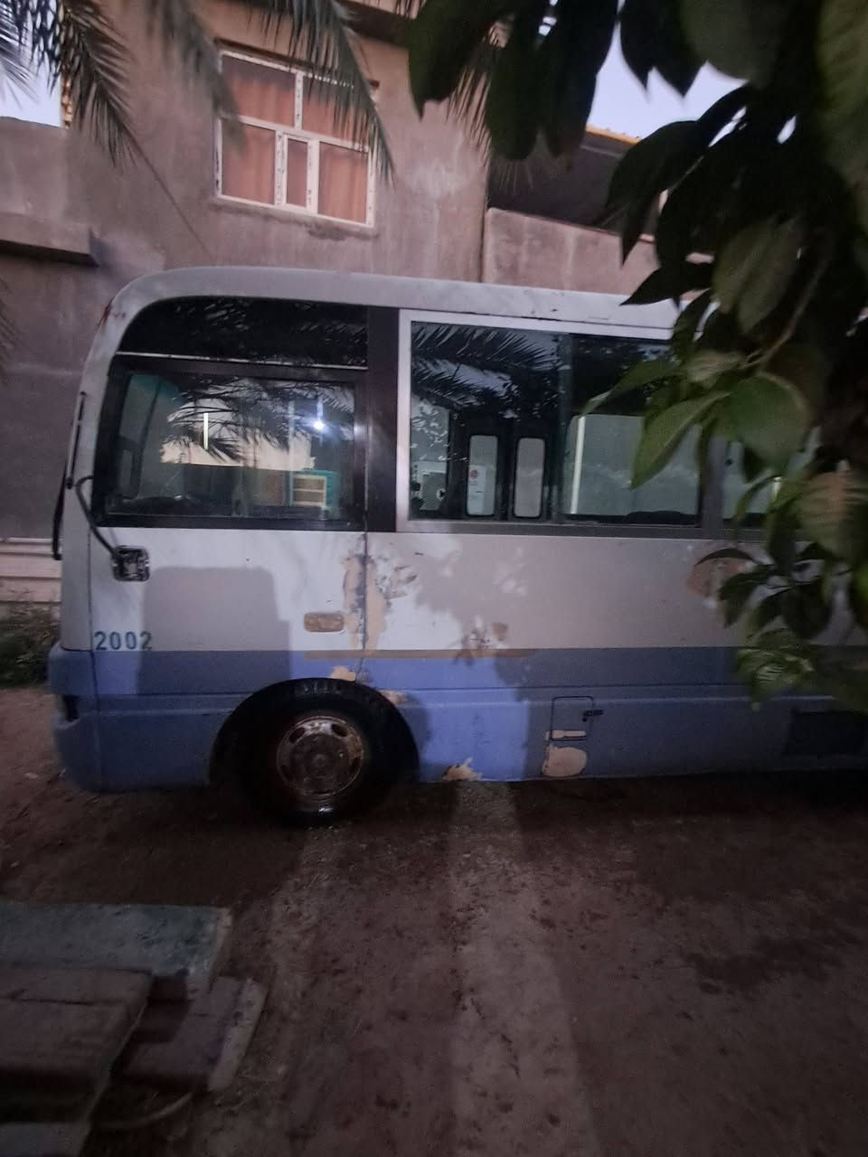 السلام عليكم كوستر نيسان ٢٠٠٢ مزاد بدون تسجيل بيه كتاب مزايده تنقله اي مكان تريده عنوان بغداد  محرك بطه سعر مناسب هاتف***********
