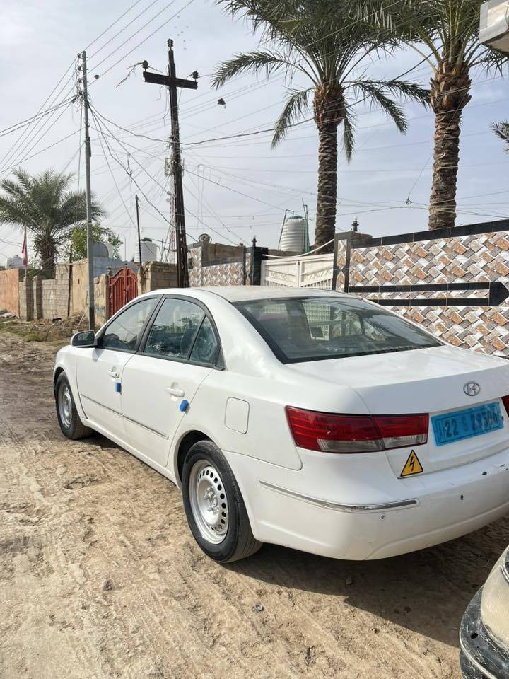 سوناتا موديل ١٠ كصه جنطه بانزين
متومه نكليزي شمالي مكينه ٢٤٠٠
حداديه وتبريد وكير ومكينه كله خير من الله 
سياره كارتون وجاهزه مكاني شطره سعر ٣٨ 
***********
