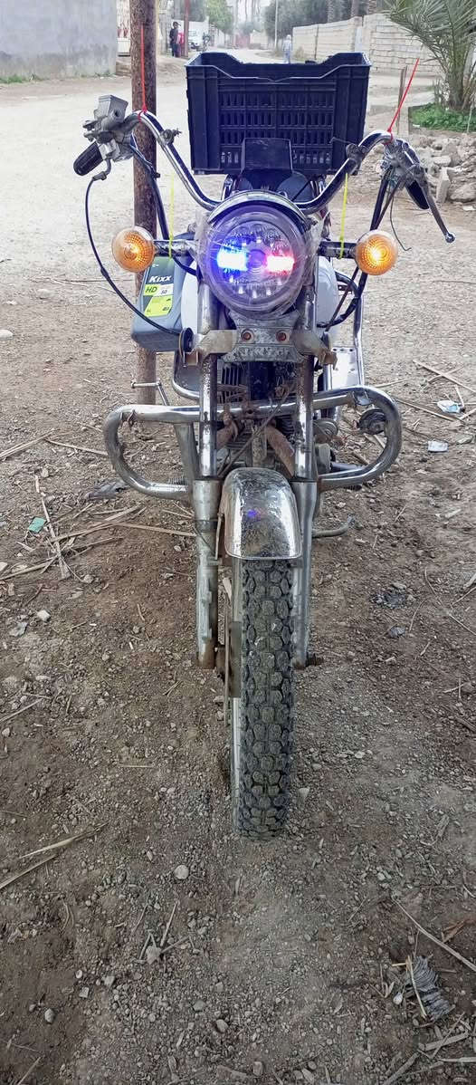 السلام عليكم ورحمه الله وبركاته 
دراجه جني نضيفه حلوة نقصها بس السلف 
مكانها الخالص الأسود بدون أوراق سعرها 300 
رقم تلفون ***********
